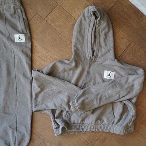 Nike Air Jordan Cropped Fleece Hoodie & Sweatpants Gray Womens Size Medium - Picture 3 of 10